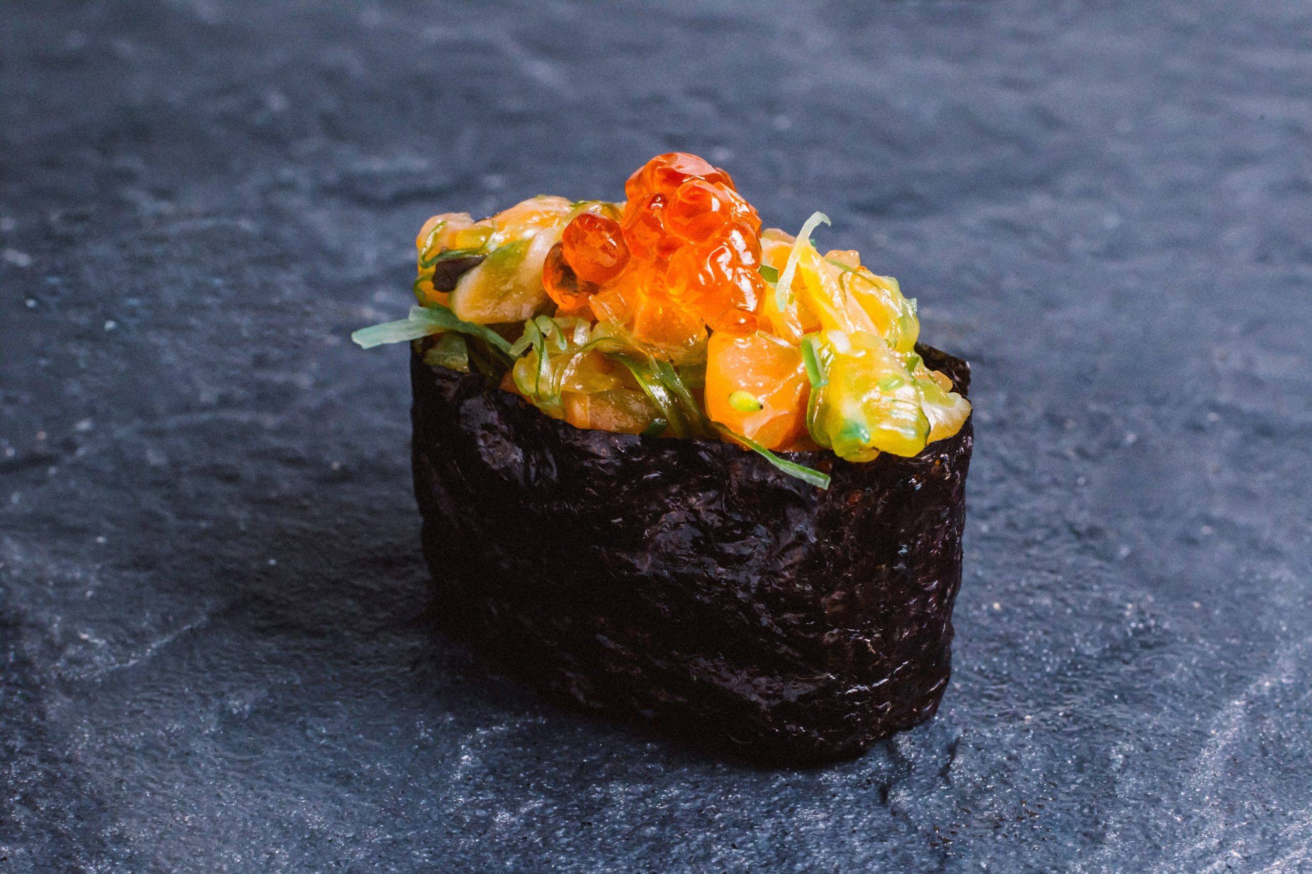 Гункан лосось мікс