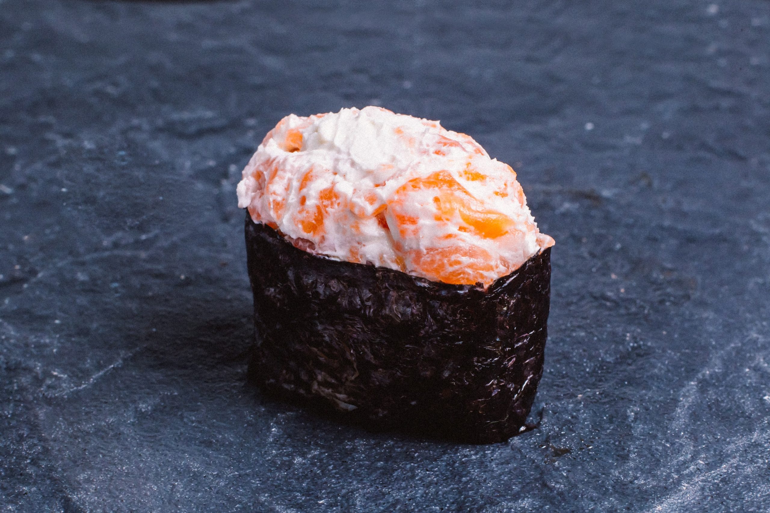 Гункан лосось сир