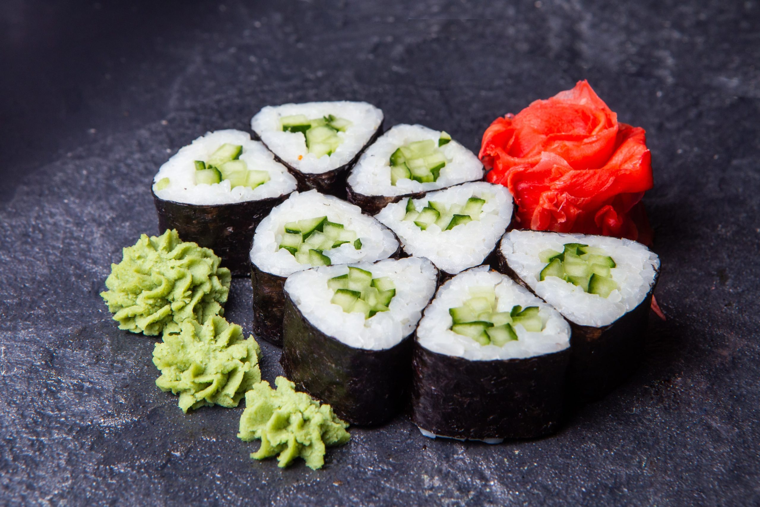 Макі огірок