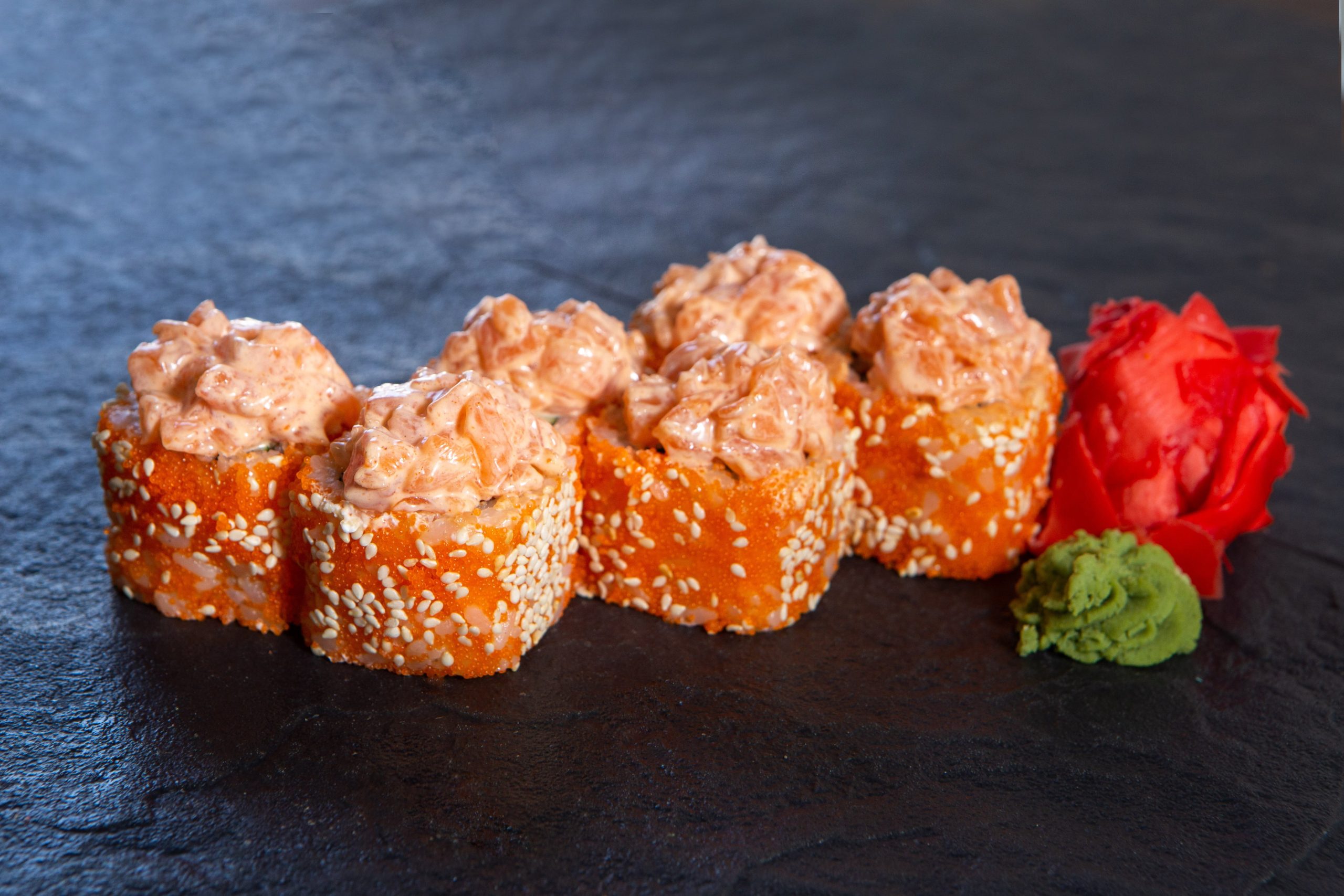 Рол спайс лосось